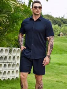 Manfinity Homme Áo sơ mi nam cài nút trơn cỡ lớn đi nghỉ mát & quần short cạp rút - Màu xanh hải quân - Xem 4