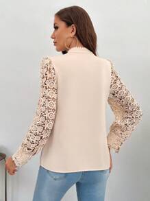 SHEIN Privé 水溶蕾絲拼接前紐扣襯衫 - 卡其色 - 查看 2