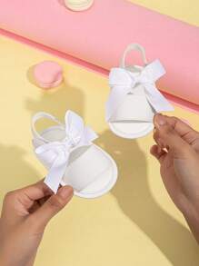 1pair Infant Girls' Fashionable And Lovely Sandals With Butterfly Decoration And Hook And Loop - White - View 1