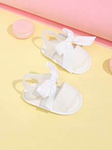 1pair Infant Girls' Fashionable And Lovely Sandals With Butterfly Decoration And Hook And Loop - White - View 2