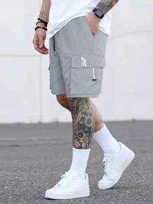 Manfinity LEGND 寬鬆男士字母補丁細節蓋口口袋束腰裝備短褲 - 淺灰色 - 查看 3