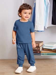 SHEIN Leap Crew Đứa bé trai In Khẩu hiệu Áo thun Và Quần thể thao  Đơn giản giản dị Cho mùa hè - Màu xanh bụi bặm - Xem 4