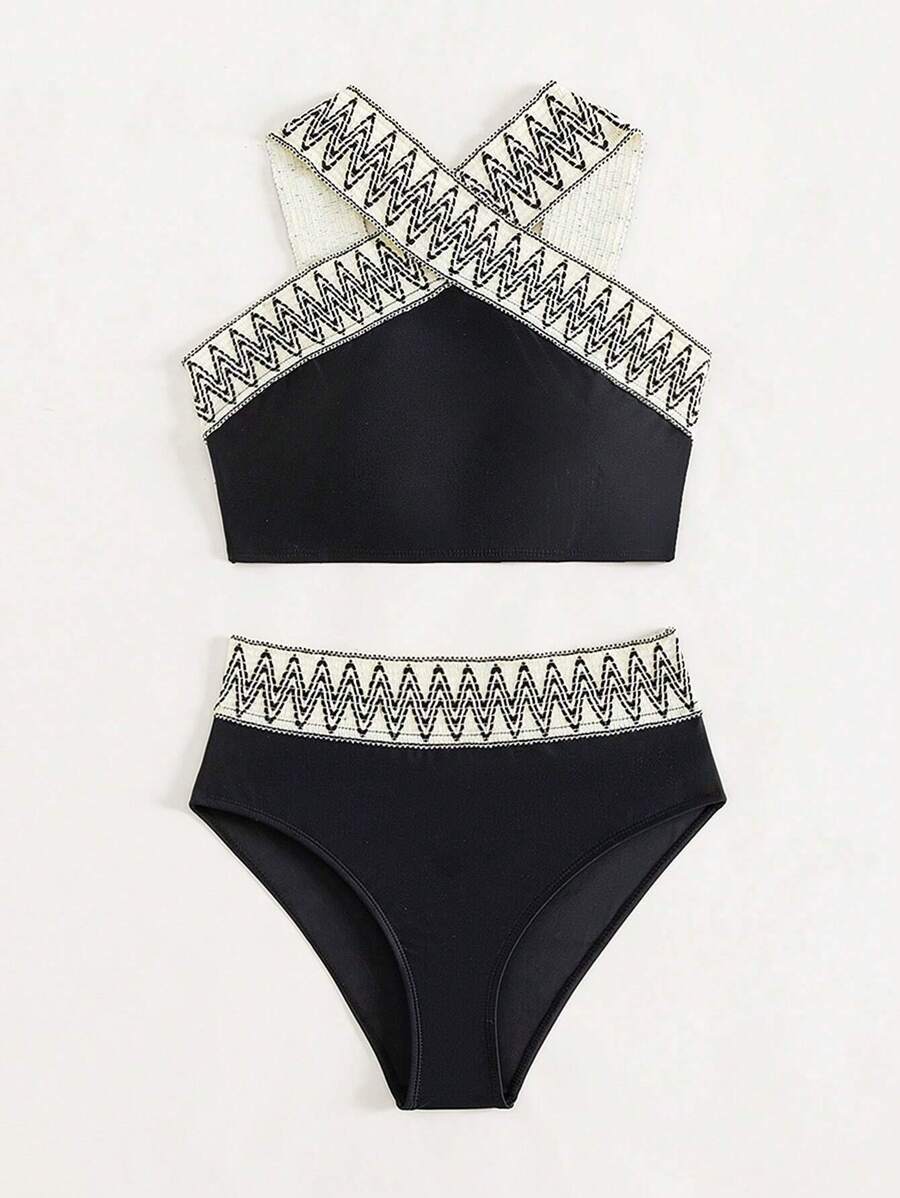 少女 V 形胶带交叉比基尼套装 夏日海滩