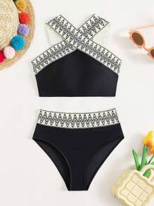 少女 V 形胶带交叉比基尼套装 夏日海滩