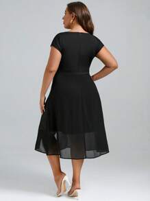 SHEIN Clasi Đầm Plus Size Nút Tương phản Mesh Chia Khối Màu Giải trí - Đen và trắng - Xem 2