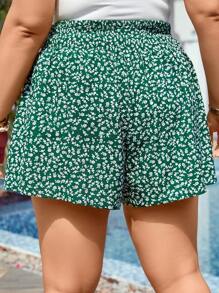 SHEIN LUNE Plus SummerDitsy Floral Print Slant Pocket Shorts - Green - View 2