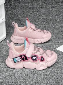 女孩透氣心和問號細節運動粉色老爹鞋