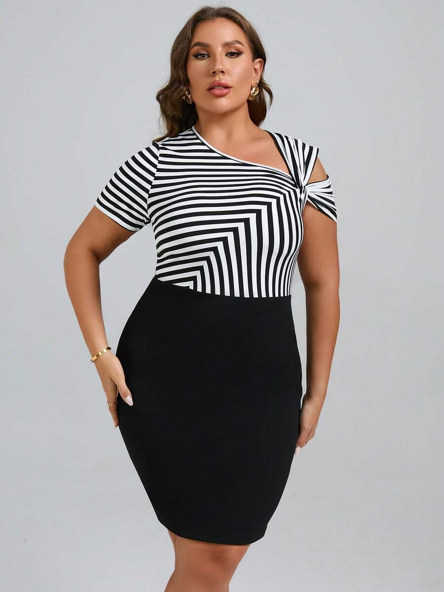 SHEIN Clasi Đầm Plus Size Bất đối xứng Cắt ra xoắn lại Sọc Giải trí - Đen và trắng - Xem 1