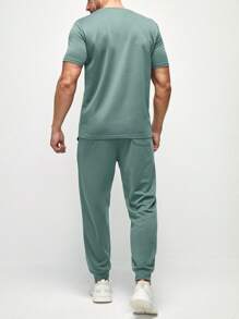 Manfinity NXTstreet 男士字母貼布T恤和運動褲 - 薄荷綠 - 查看 2