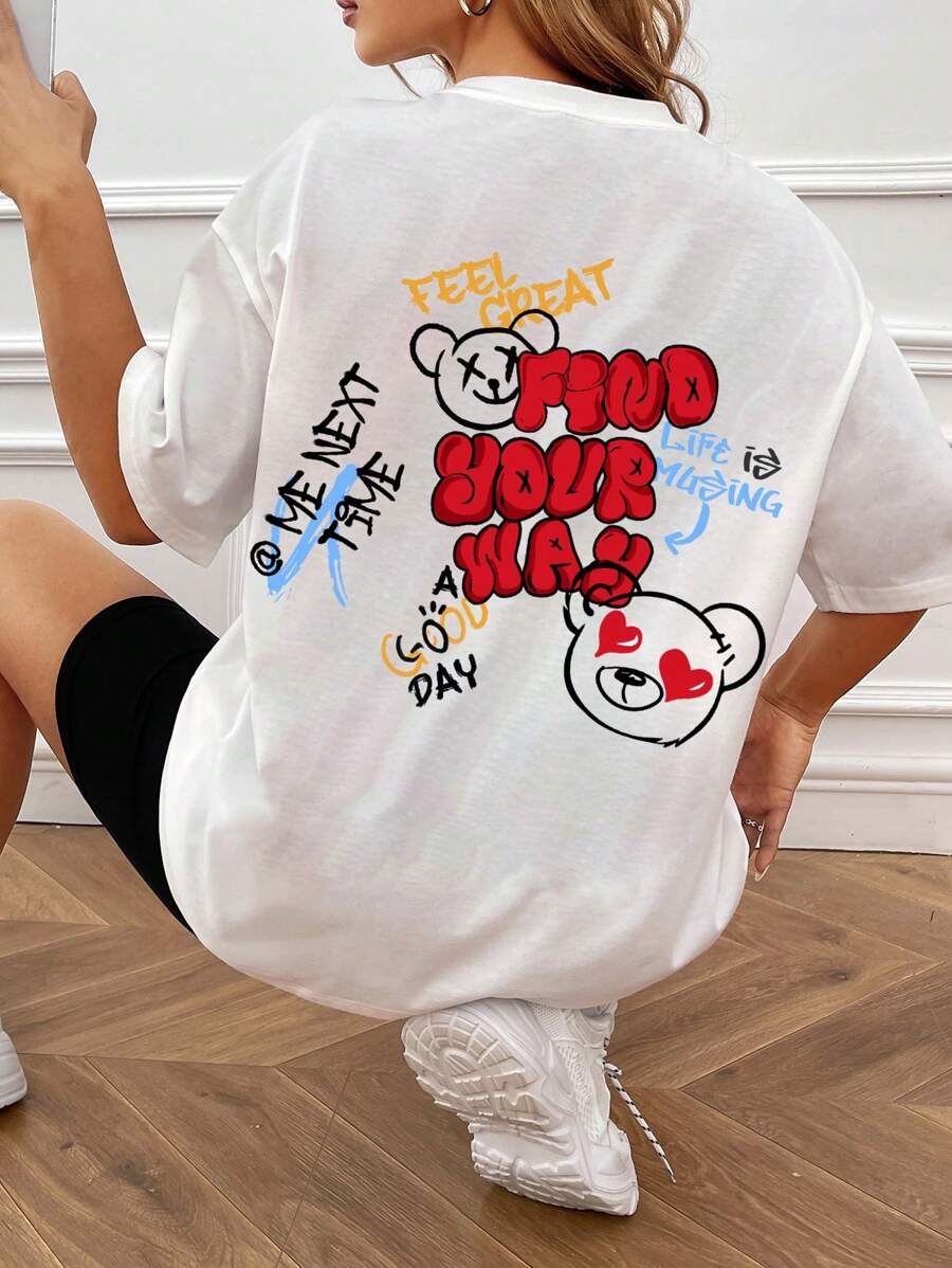SHEIN EZwear Camiseta de manga corta de hombros caídos con estampado de oso graffiti y letras en inglés, casual y oversize, adecuada para el verano, unisex - Blanco - Ver 1