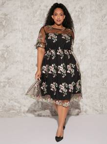 SHEIN CURVE+ Plus Floral Embroidery Mesh Overlay Dress - Multicolor - View 4