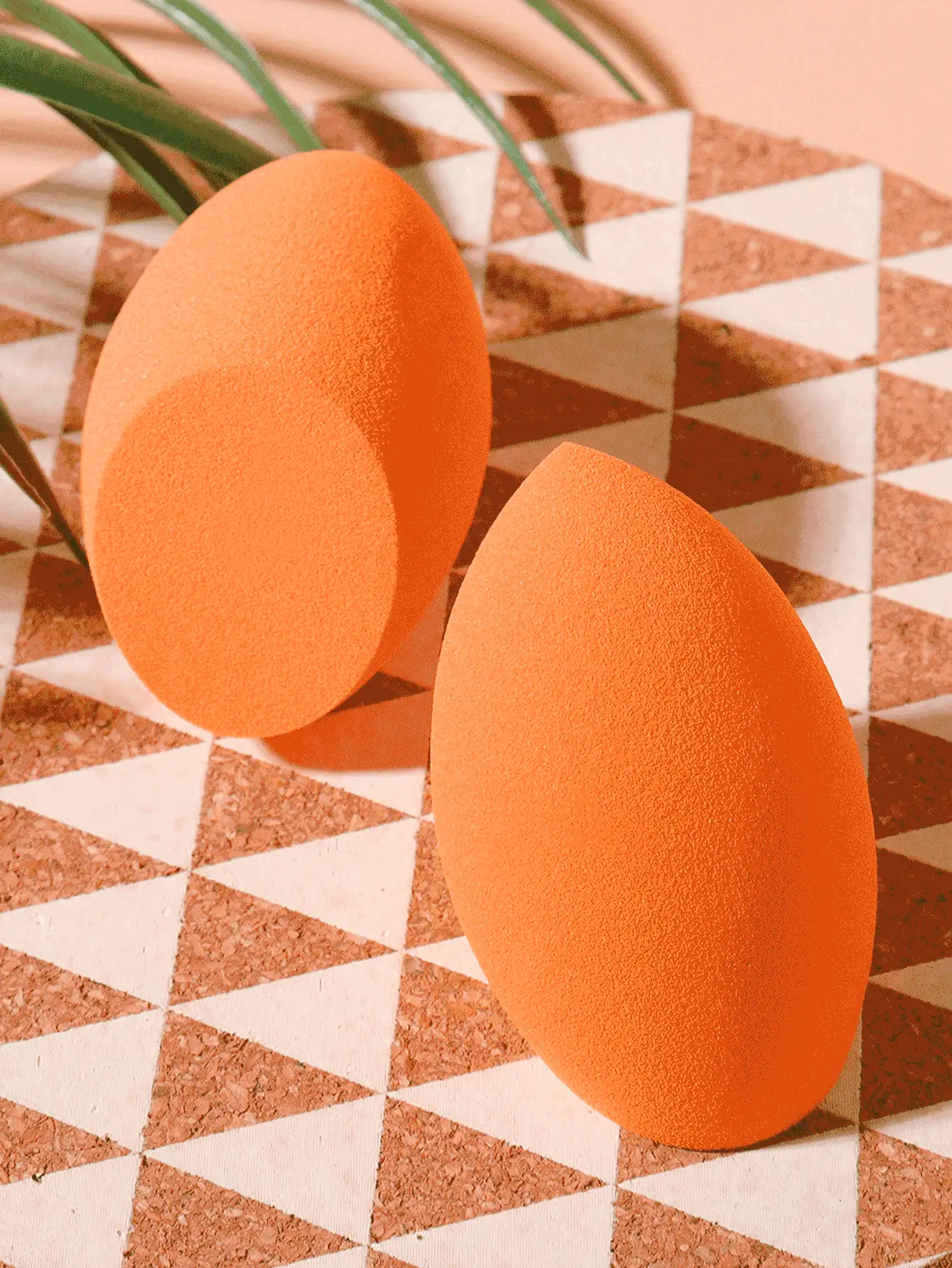 2入組雙用途化妝海綿組，非乳膠材質化妝海綿，可重複使用和清洗，適用於粉末和液態化妝品，柔軟的定妝和混合面部化妝工具，適用於日常化妝，男女均可使用，是便攜的日常和旅行必需品 - 橘色 - 查看 3