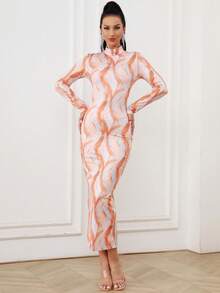 Vestido ajustado con estampado de mármol de cuello alto con abertura trasera - Rosa Pálido - Ver 4