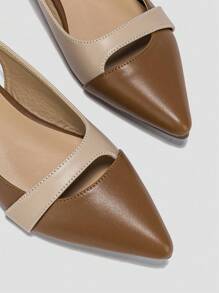 2025秋季女款新款拼色平底凉鞋，时尚包头绑带，百搭，仙女风