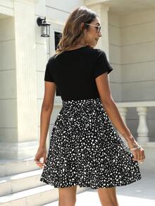 斑點印花繫腰帶洋裝 - 黑與白 - 查看 2