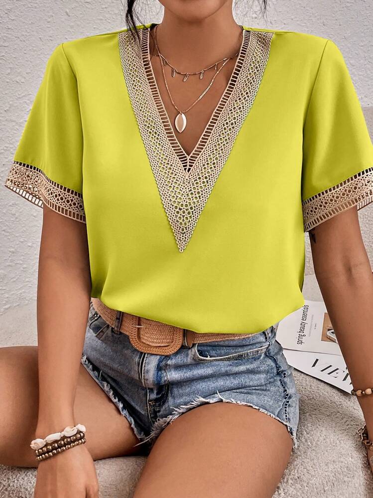 SHEIN LUNE Blusa con encaje en contraste de cuello V - Verde Lima - Añade 6