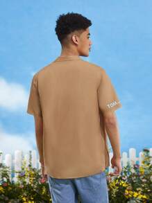 TOM & JERRY X SHEIN Áo sơ mi Nam Nút phía trước Hoạt hình Slogan Giải trí - Lạc đà - Xem 2