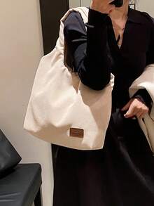 Bolso tote de hombro con diseño de parche de letra - Beis - Ver 2