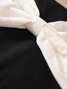 SHEIN 嬰兒雙色前蝴蝶結挖肩連身短褲 - 黑與白 - 查看 3