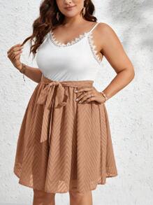 SHEIN VCAY 大碼鏤空蕾絲花邊腰帶吊帶連衣裙 - 彩色 - 查看 3