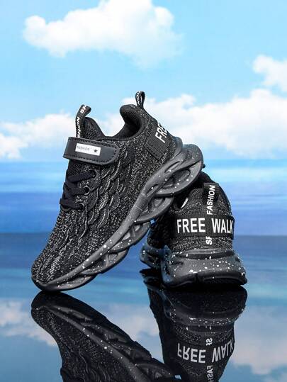 男孩魔術貼系帶設計字母圖案織物跑步鞋適合夏天