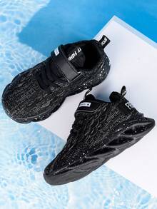 男孩魔術貼系帶設計字母圖案織物跑步鞋適合夏天