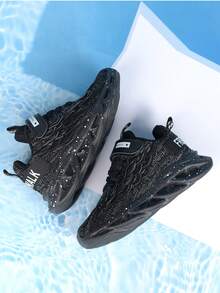 男孩魔術貼系帶設計字母圖案織物跑步鞋適合夏天