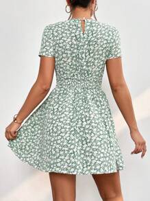 SHEIN PETITE 碎花A字洋裝 - 綠色 - 查看 2