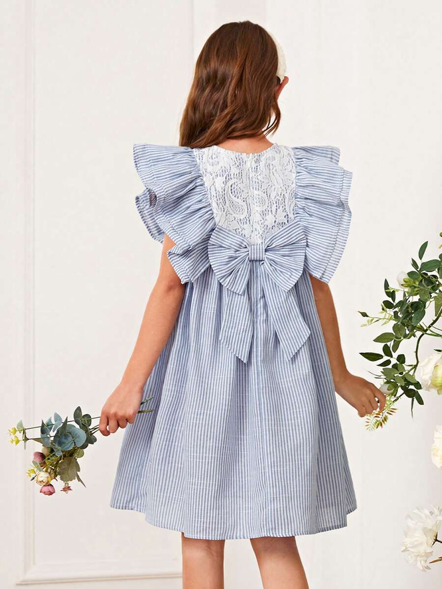 SHEIN 女孩條紋圖案蕾絲拼接後綁帶蝴蝶結荷葉邊連衣裙 - 淺藍色 - 查看 1