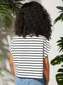 SHEIN Leap Crew Cô Gái Trẻ 1 Miếng Sọc & In trái tim tay cánh Áo thun - Đen và trắng - Xem 2