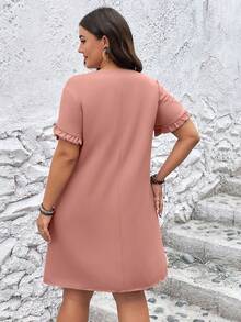 SHEIN LUNE Đầm Plus Size Cắt ra viền lá sen màu trơn Giải trí - Bụi hồng - Xem 2