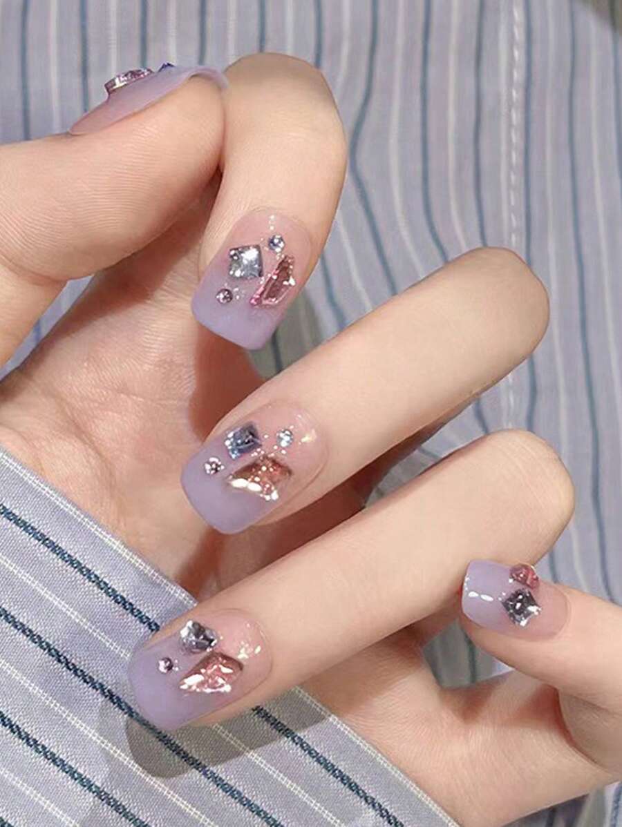 YTJ Uppgradera din look med 24 st kort fyrkantig strassdekor med helomslag Fake Nail Set - Multifärgad - Visa 1