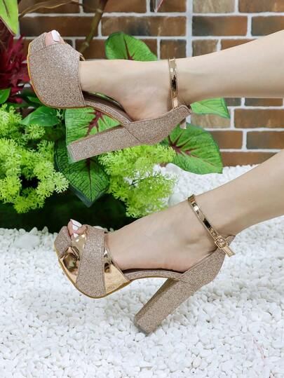 Herbst/Winter 2025 Damen Plateau-Sandalen mit dickem Absatz, wasserdicht, mit modischer Metallverzierung, elegant, sexy, Damen Pumps