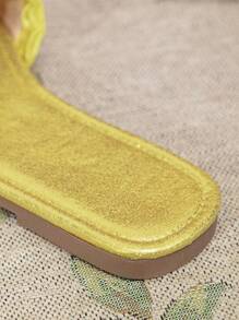 Dép Xăng Đan Thời Trang Màu Vàng Cho Nữ, Xăng Đan Xoắn Trang Trí Kim Loại - Màu vàng - Xem 4