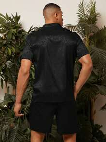 Manfinity Homme 男士卷軸提花襯衫和短褲套裝 - 黑色 - 查看 2