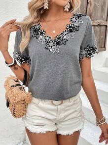 SHEIN LUNE 拼接水溶蕾絲V領T恤 - 灰色 - 查看 4