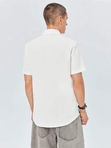 ROMWE MEN Street Life 男士字母圖案鏈條細節襯衫 - 白色 - 查看 2