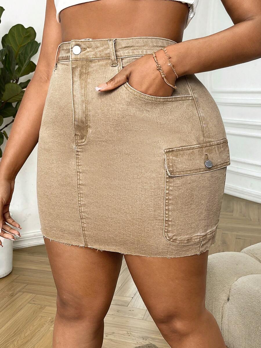 SHEIN SXY váy ngắn denim kích thước lớn Nút Túi Hem thô Dây kéo màu trơn - Màu Khaki - Xem 1