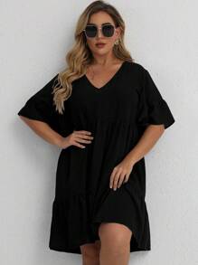 SHEIN LUNE فستان سموك موحدة اللون اكمام منتفضة مقاس كبير