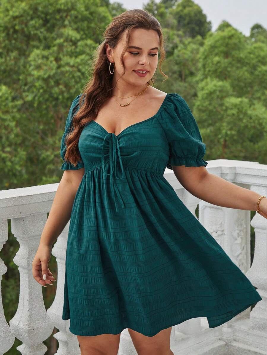 SHEIN Frenchy 大碼雞心領口前抽繩泡泡袖連衣裙 - 墨綠色 - 查看 1