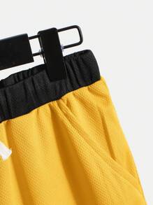 SHEIN Tween Boy Letter Graphic Tee & Striped Trim Shorts - Yellow - View 4