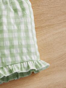 SHEIN Bebé Shorts con top con estampado de guingán ribete con fruncido con botón trasero