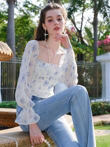 Camisa crop con estampado floral de manga con volante - Blanco - Ver 8