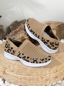 秋冬豹纹休闲一脚蹬柔软舒适运动鞋，适合日常穿着，女士运动鞋