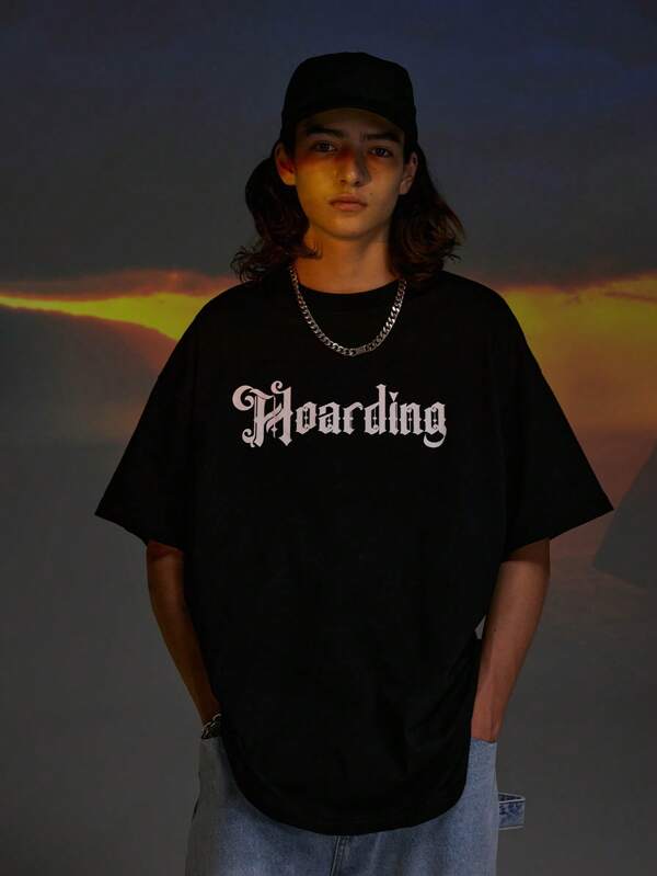 تي شيرت منخفض الاكتاف بطباعة أحرف للرجال