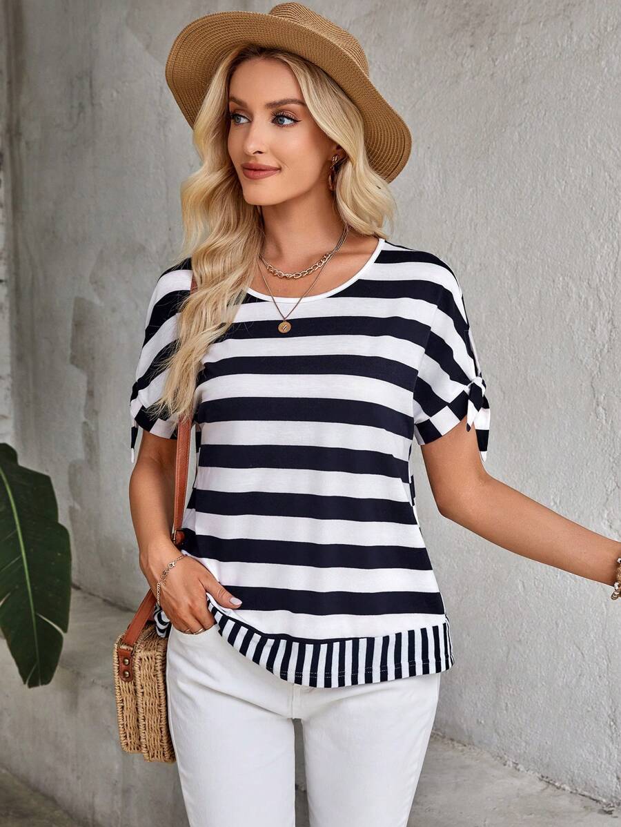 EMERY ROSE 條紋印花打結袖口T恤 - 黑與白 - 查看 1