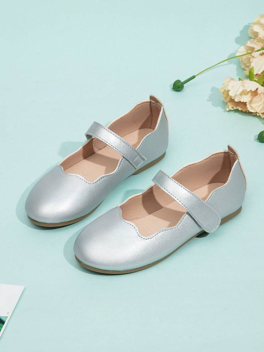 女孩貝殼邊金屬質感瑪麗珍平底鞋適用於戶外 - 銀色 - 查看 1