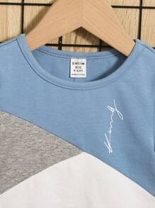 SHEIN 男嬰字母圖案撞色T恤和短褲