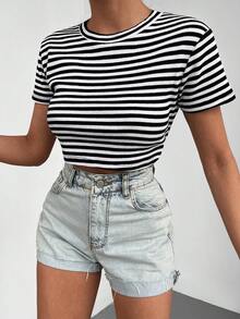 Striped Print Tie Back Crop Tee - Black and White - View 4