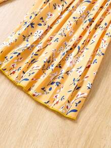 SHEIN Cô Gái Trẻ Chất rắn Áo ba lỗ & In hoa Xếp li Thắt lưng Quần Bộ - Nhiều màu - Xem 4